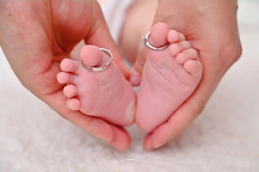 沅江宝宝头发少缺什么