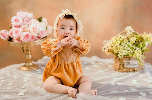 沅江宝宝前额突出正常吗